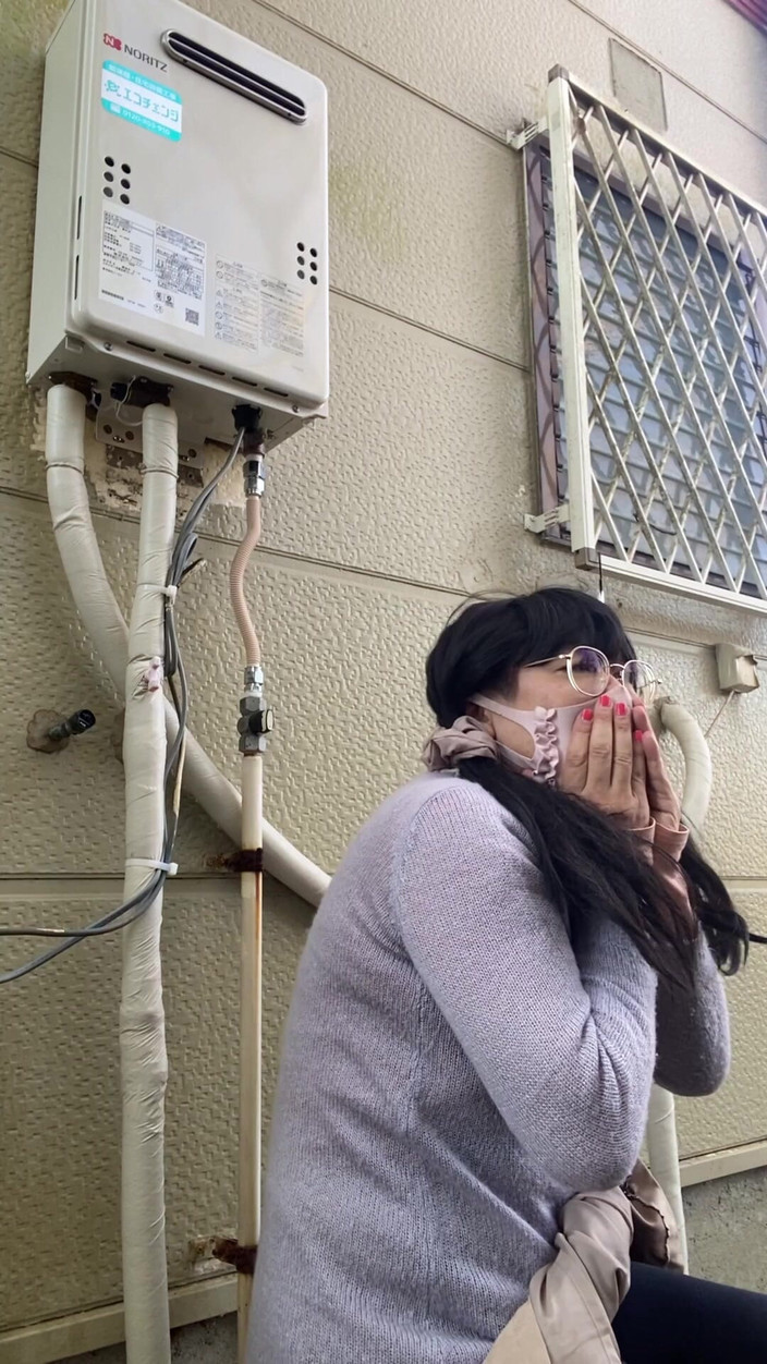 megu2002: Nº117 Esconderse a la sombra de la casa de un...