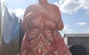 UK Joolz: 오늘 오후 정원에서 가슴과 내 속옷을 노출