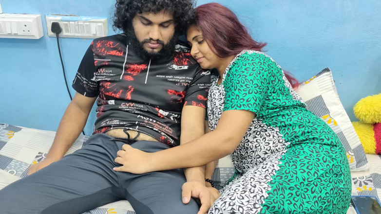 Vaigavarun Feet romance: Sega romanticismo della coppia indiana mallu