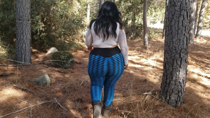 Riderqueen: Stiefmutter, sexy gehend im wald