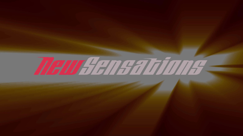 New Sensations: 丰满的保姆霍莉日在工作时很幸运