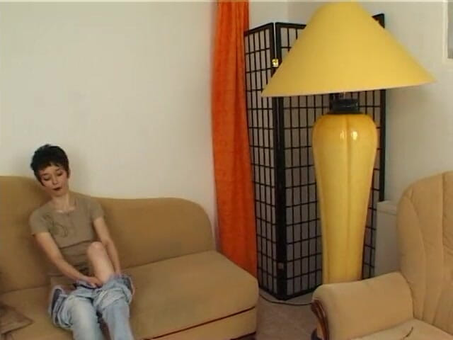 German Classic Porn videos: Susi 45, une MILF joue seule à la maison vintage
