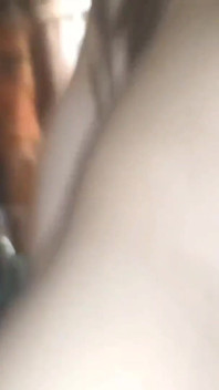 La mia ragazza mi chiede di aiutarla a fare i compiti, io vado nella sua stanza e non sopporto la voglia di scoparla, così le sborro dentro