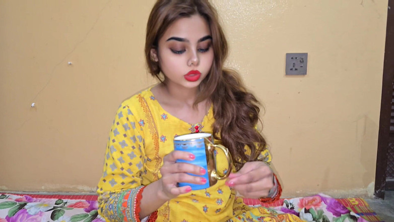 Sairaxsaim: (パキスタン語)美しい継母が継息子と楽しんでいる真夜中からクリアなヒンディー語会話