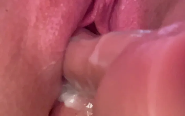 Vic_t0ria: Close up Creamy Dildo Orgasm