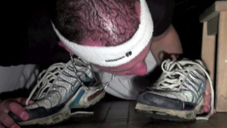 Sneaker gay: Humillación en zapatillas de deporte