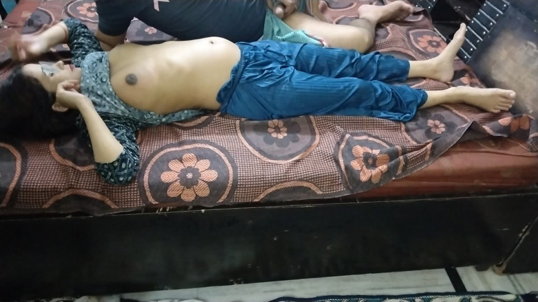Indian Muslim Couple: คืนแห่งจูบเมีย Desi และเคมีที่ดูต้องห้าม