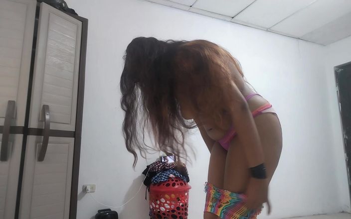 Goky: 18 -årig flicka som dansar för sin pojkvän på videosamtal