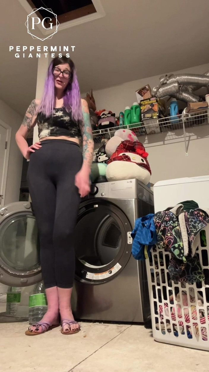 Peppermint Giantess: 6'7 Barefoot Giantess Towers Over Everything at Home! Height Comparisons +...