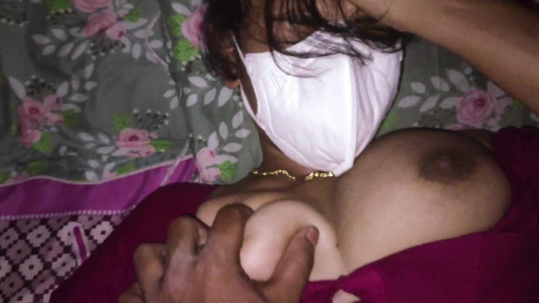 Lovely Dipti: Adorabile indiana si spoglia della sua camicetta e scopa con...