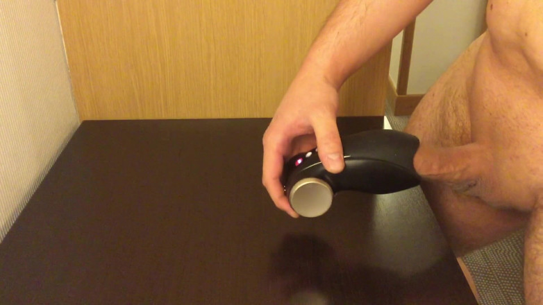 Anon0113: Triple cumshot di kamar hotelku pakai vibrator glans pabrik yang...