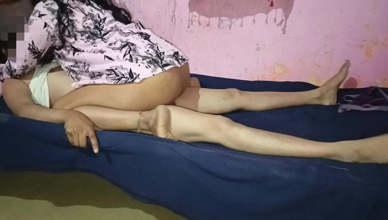 Kavita69: Soția indiancă bhabhi și-a masturbat soțul și i-a oferit plăcere