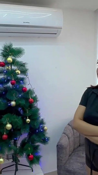 Le Doy Una Rica Follada a Mi Timida Hermanastra Como Regalo De Navidad Y Termino Follandola Muy Duro Con Mi Dura Polla.