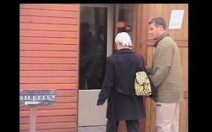 Absolute BDSM films - The original: Mamelor sexy cu fetiș pervers le place să fie urmărite în...
