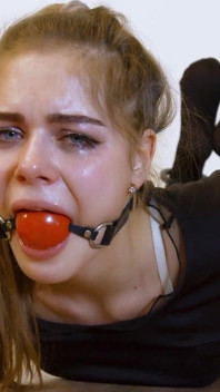 Leya'nın hogcuffs dayanıklılık yarışması