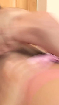 깊은 침투로 따먹히는 핫한 섹스를 좋아하는 젖은 보지 섹시한 소녀