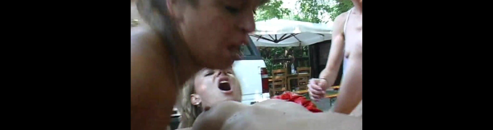 Italians at Home: Do zadku téhle blond coury se může dostat cokoliv