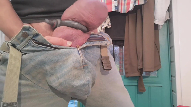 Monster_Meat_: Wetting my jeans bulge!!!