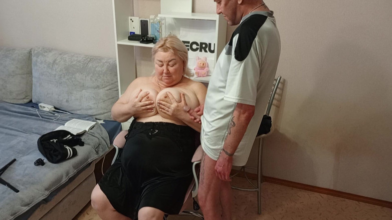 Zona901: Me masturbo la polla, me follo a mi madrastra en...