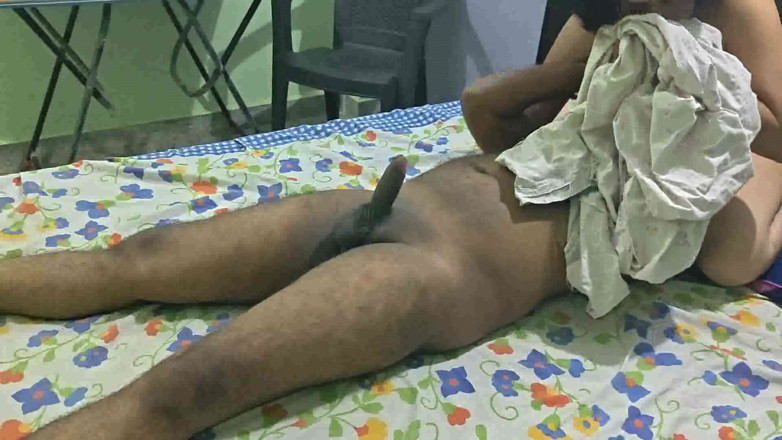Sexy sindu: Makcik kampung kongkek pepek ketat buat kali pertama