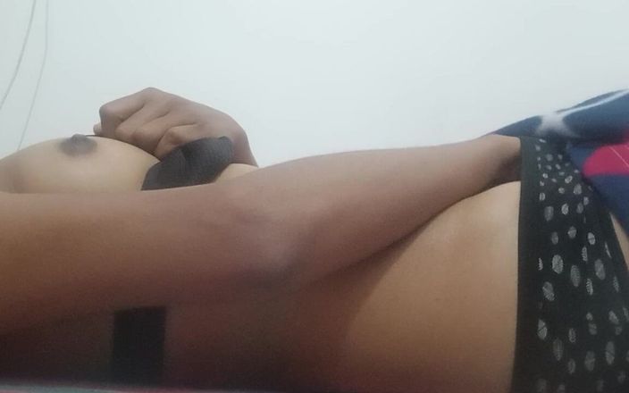 Desi Girl Fun: Indian Girl Self-recording &amp;amp; Playing with Her Hairy Pussy