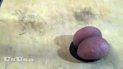 UsUsa for Men: Ballbusting mit einem gummischwanz
