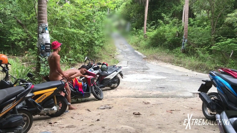 Extremalchiki: Outdoor parking twink fuck
