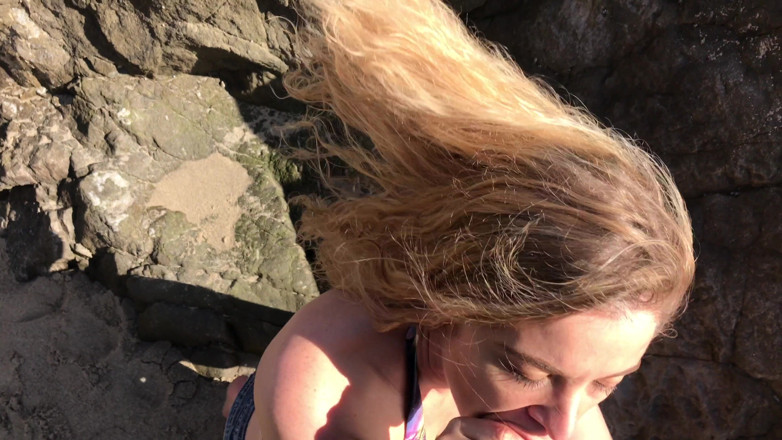 Erin Electra: Model Menghisap Di Pantai
