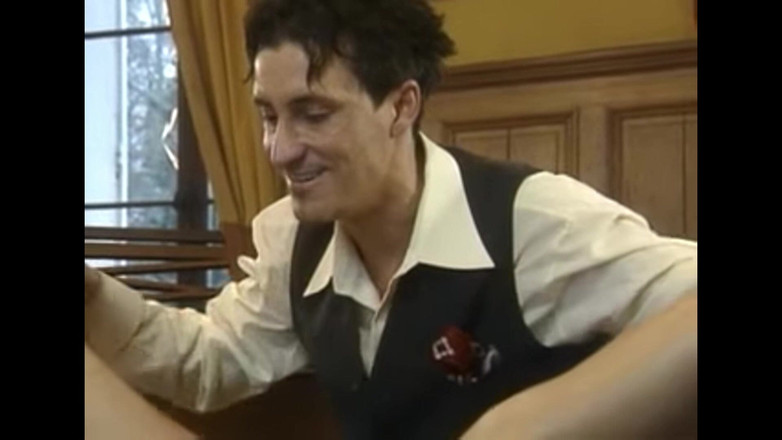 Bisco Birchwood Productions: Une soubrette dévergondée se fait fister le cul !