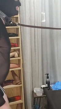 Puan Blondie mengongkek pantatnya dengan zakar besar