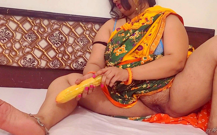Naughty_Friends: Неудовлетворенная Индийская Жена Удовлетворена Большим Огурцом.
