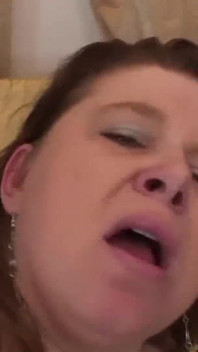 穿着性感丝袜的胖美女被粗暴抽插