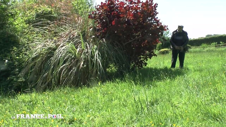 French Wives Offered: O curvă roșcată drăguță tânără este linsă și futută de un...