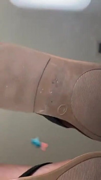 La mia piccola prospettiva dei miei piedi giganti