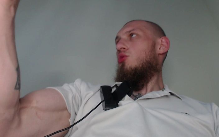 Hunky time: Adorare musculară. Scuipa. Vorbe murdare