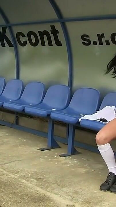 VulvaWorldCup: Masturbasi di tempat gali