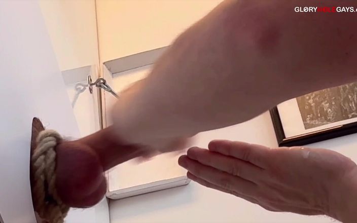 GLORYHOLEGAYS: Xxl monstro pau fica amarrado no gloryhole