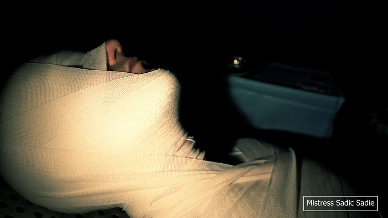 Sadic Sadie: Permainan Perubatan Dengan Mumifikasi, Jarum CBT Dan Electro Play.