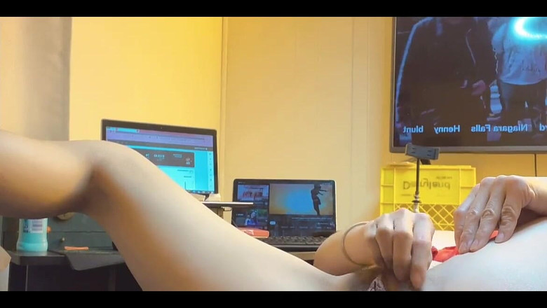 sweethanajapanese: 빨간 스타일의 작은 보지를 가진 섹시한 일본 소녀