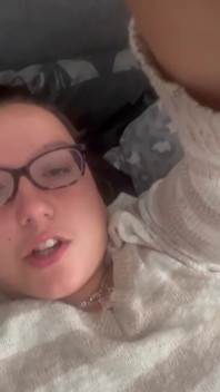 WildEnglishBBW frotando mi clítoris extendiendo mi goteando coño rosa mojado