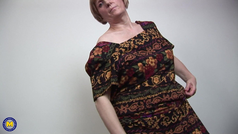 Mature Solo NL: Mature Woman Plays with Her Saggy Tits &amp; Pussy