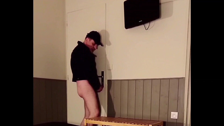 Joy Stardust: Branlette Et Exposition De Cul Sur Un Banc