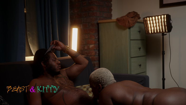 BeastnKitty: 그녀의 복종하는 면: 말리 무어