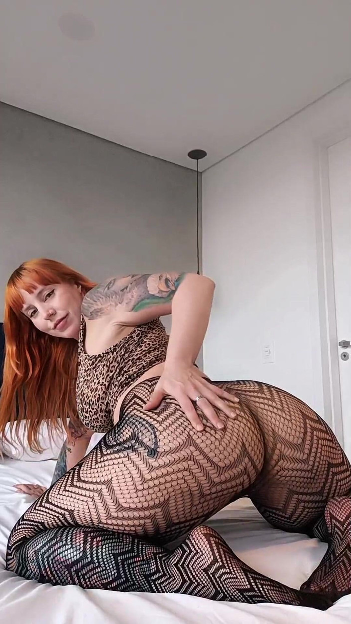 nandaragna: Krásná nadržená camgirl ukazuje svůj obrovský zadek živě