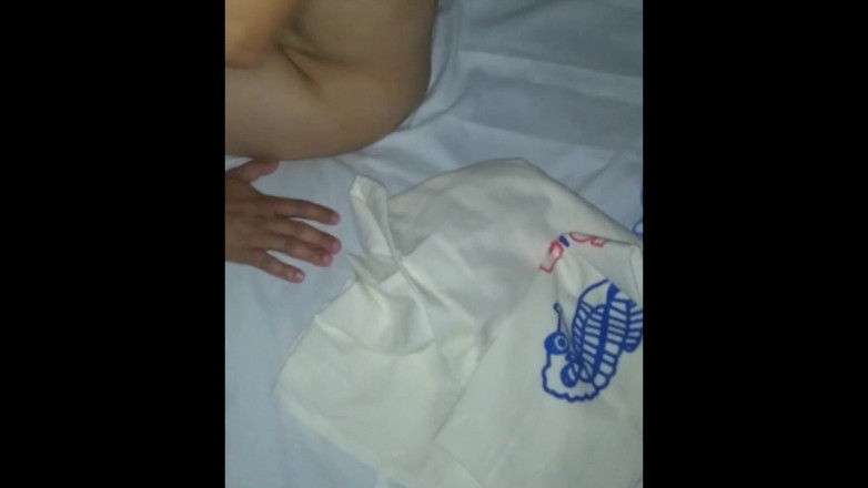 Karina Wife: 吸吮两根鸡巴