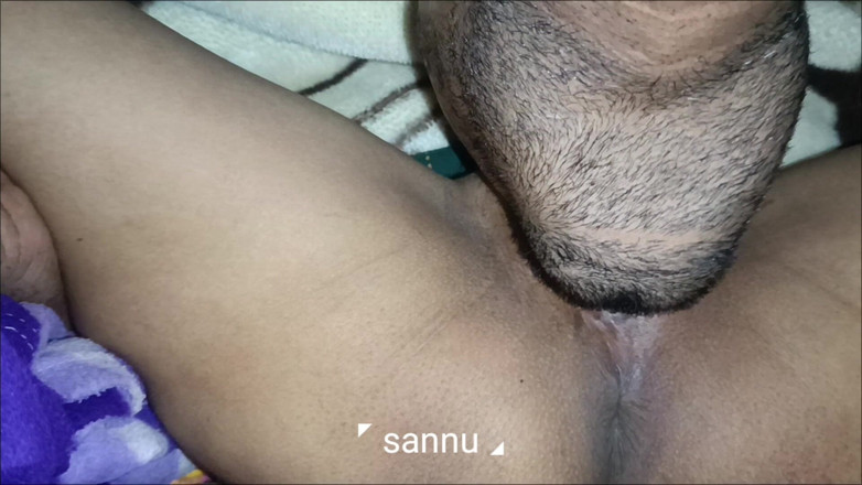 Deshi bhabhi24: E 'molto piacevole leccare la figa della moglie dopo aver applicato...