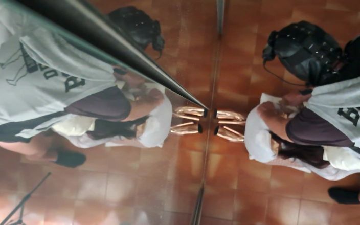 LauraOnHeels: Tante seksi nyepong kontol sampai dicrot di mulut banyak banget