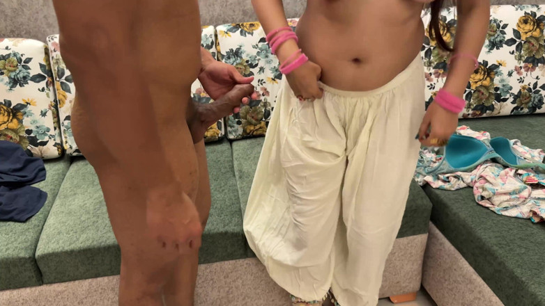 Hornycouple149: Kluk macechy - pečující milfka Saara nechá svého zanedbaného nevlastního syna...
