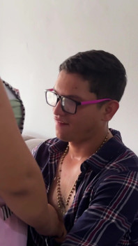 Eu dou à minha jovem empregada uma foda dura em troca de dar a ela permissão para sair mais cedo
