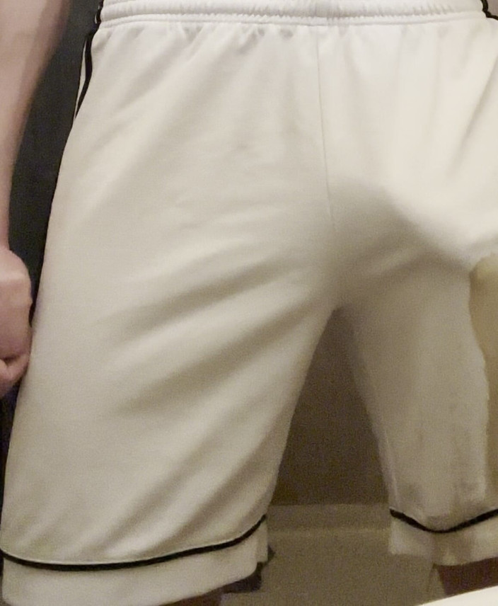 Filip_Swedish: मेरे प्रशिक्षण शॉर्ट्स में एकल आदमी मूत रहा है